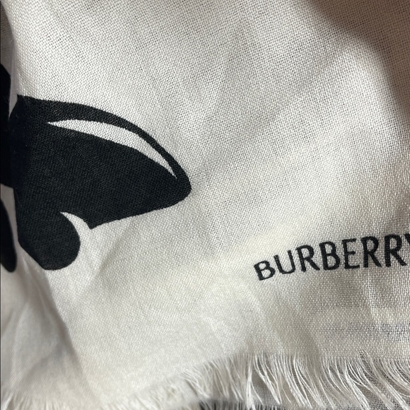 Burberry Black and Cream Wool Scarf - Picture 12 of 14